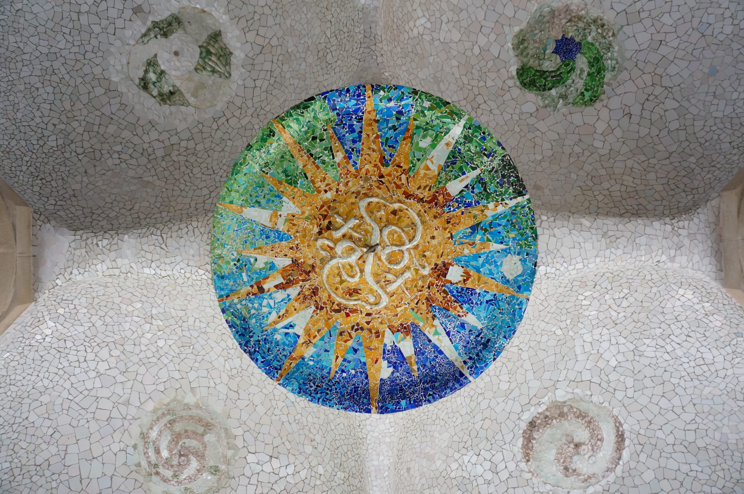 グエル公園　天井